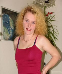 <p class='ppt-number'> 221 779 + PIN 110</p><p class='ppt-pricing-de'>1,99 Euro/Min.</p>