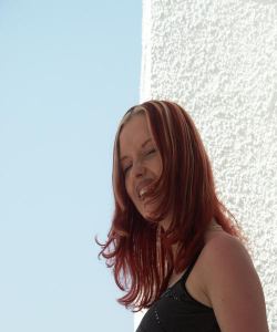 <p class='ppt-number'> 221 779 + PIN 001</p><p class='ppt-pricing-de'>1,99 Euro/Min.</p>